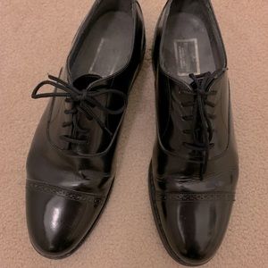 Men’s Vintage Stuart McGuire Black Wingtips, Leather, Size 11D.